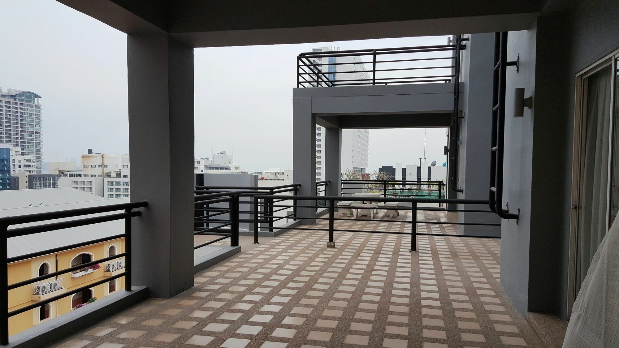 Ploen Place Residence Pattaya Bagian luar foto